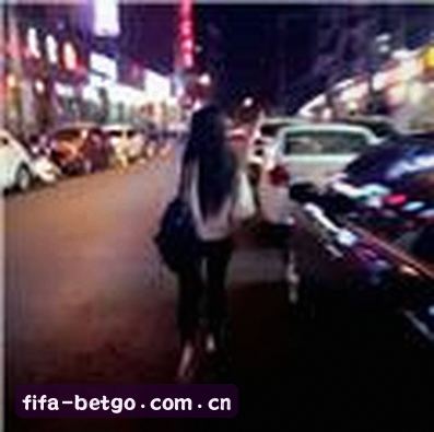 李威